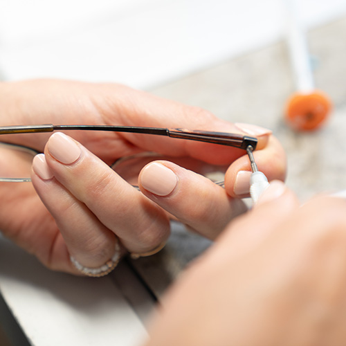 DSC09477 Brille wird repariert